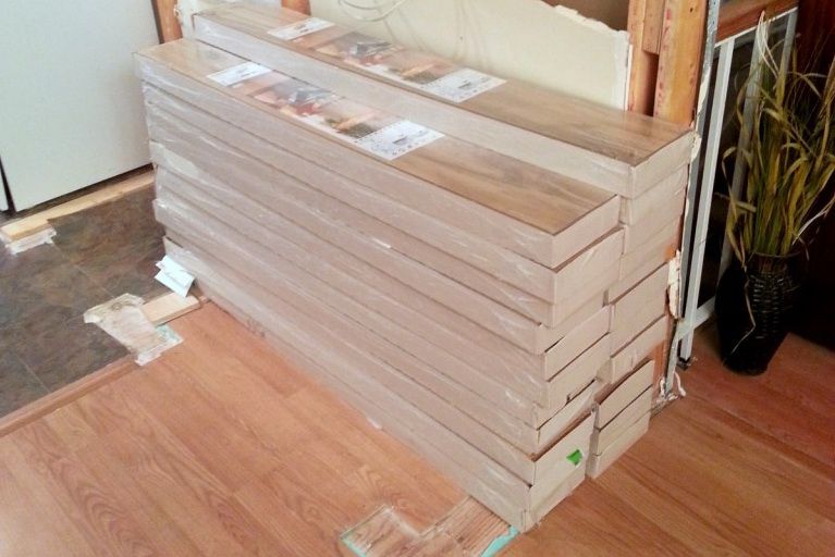 Укладка ламината на деревянный пол: пошаговая инструкция